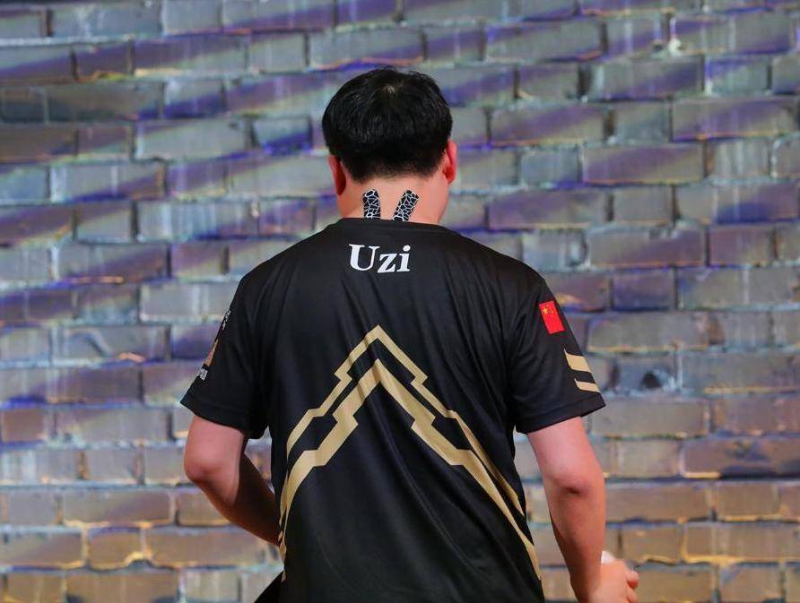 包含Uzi官方宣布领先优势明显新规，雄鹿引发争议！的词条
